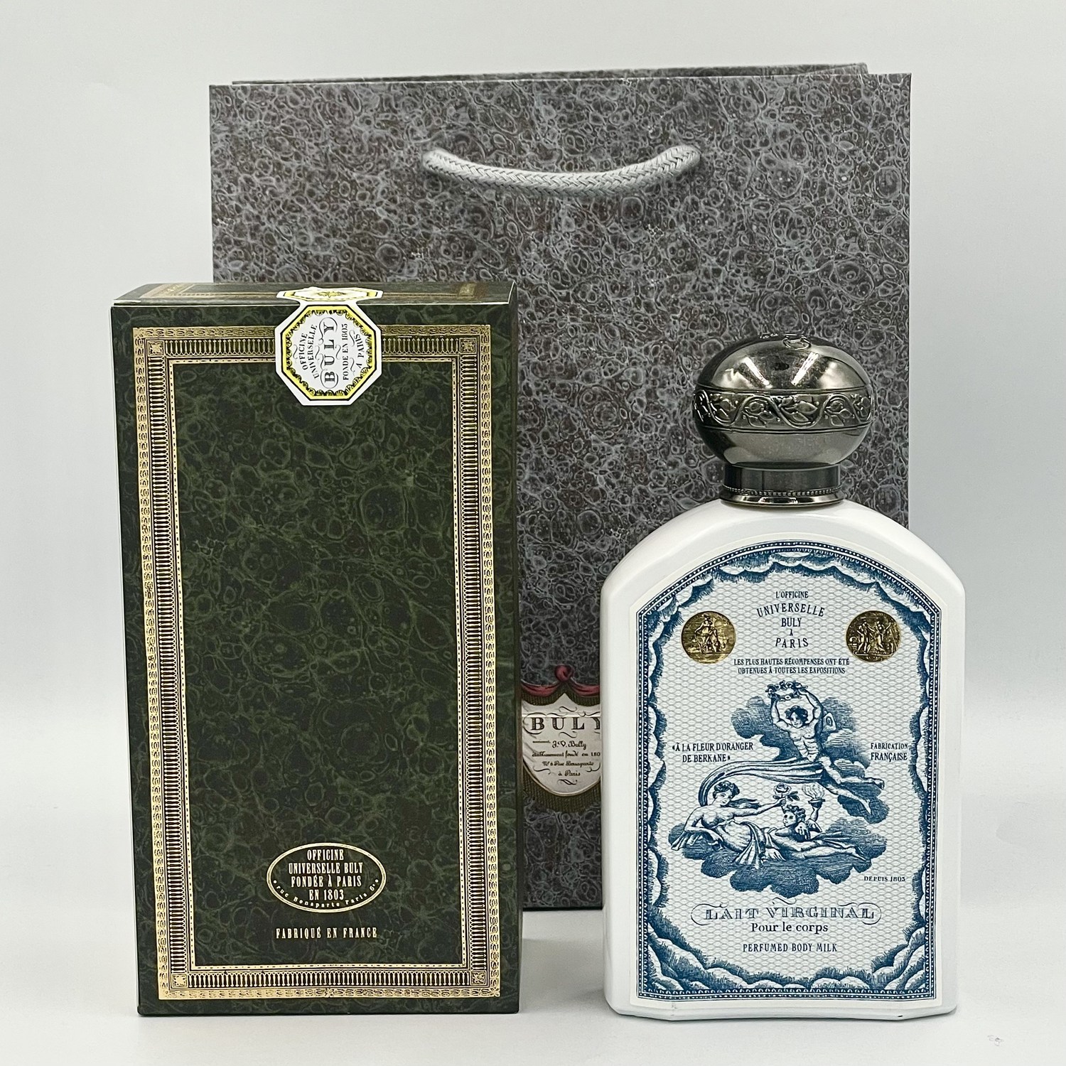 고보습과 매혹적인 향으로 모든 피부 타입에 영양을 공급하는 불리 바디로션