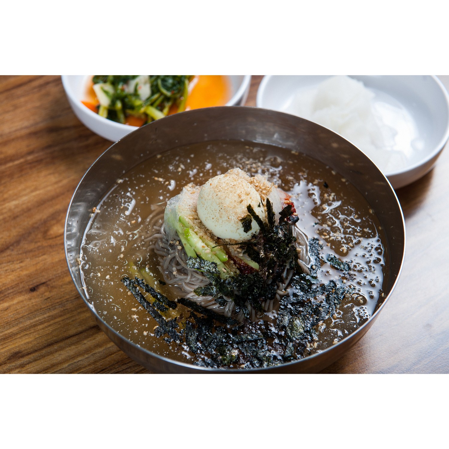 한 그릇의 시원한 여름 맛