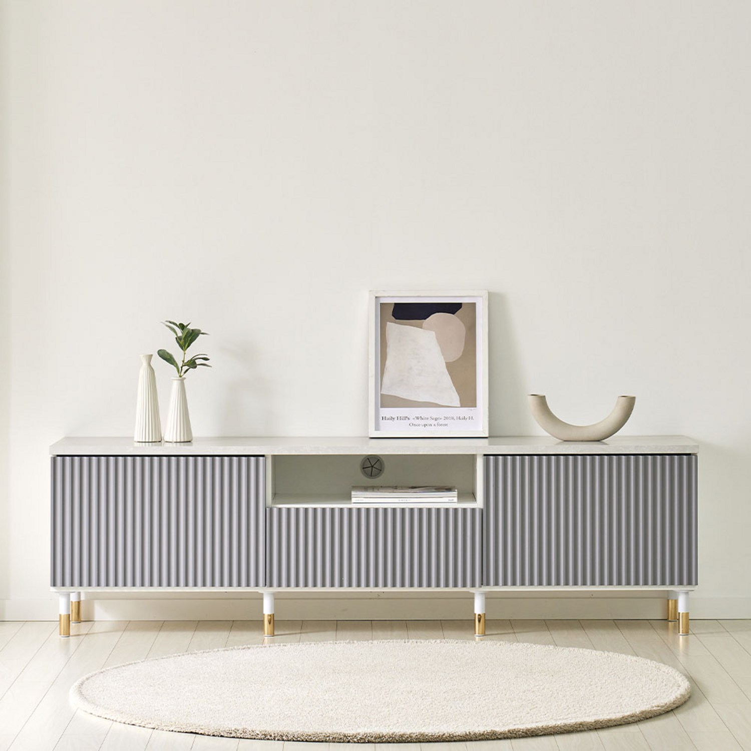 세련된 디자인, 실용성, 파격 할인! 브릿지 낮은 TV 다이로 거실을 바꿔보세요!