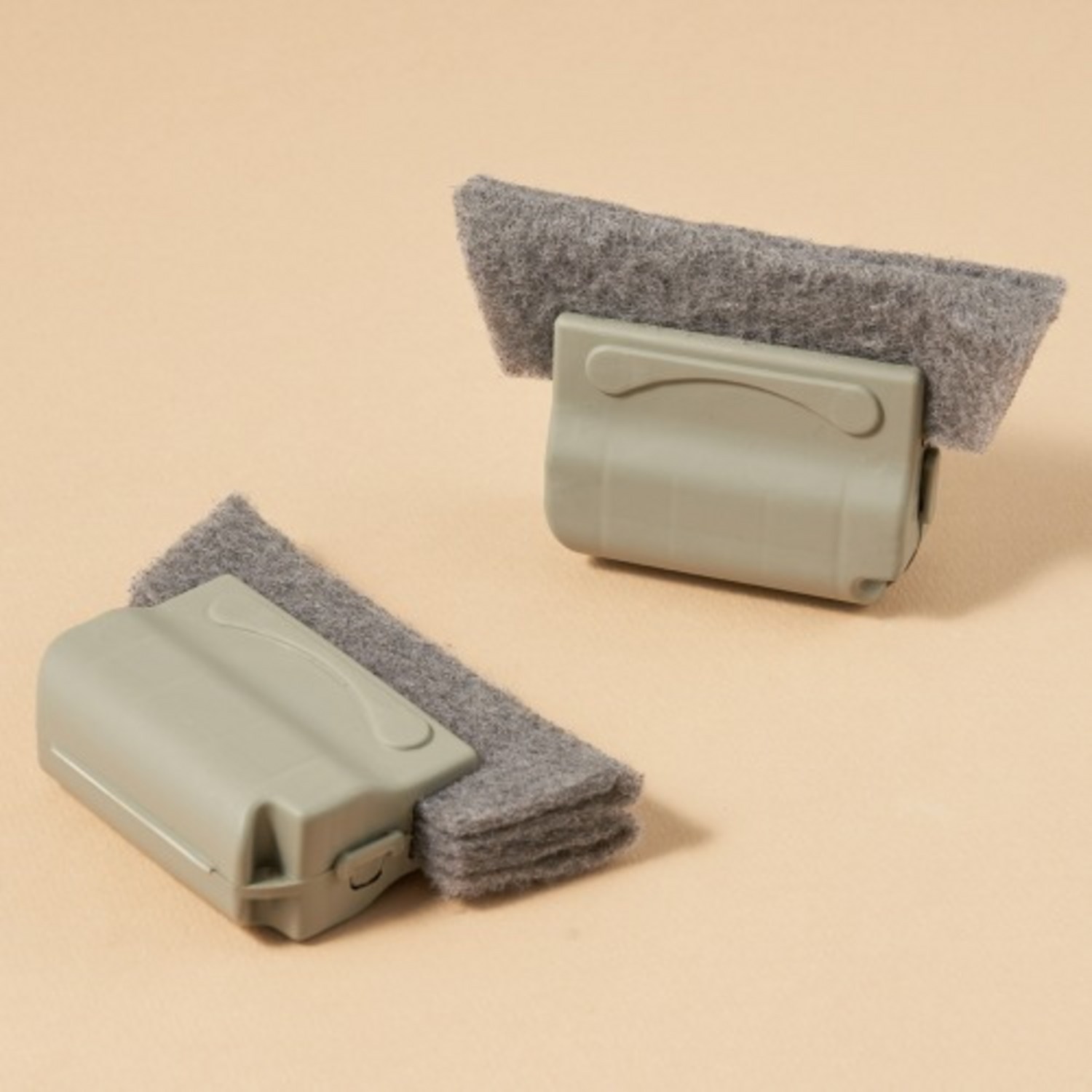 창틀 청소의 고민을 해결해 주는 편리한 청소 도구