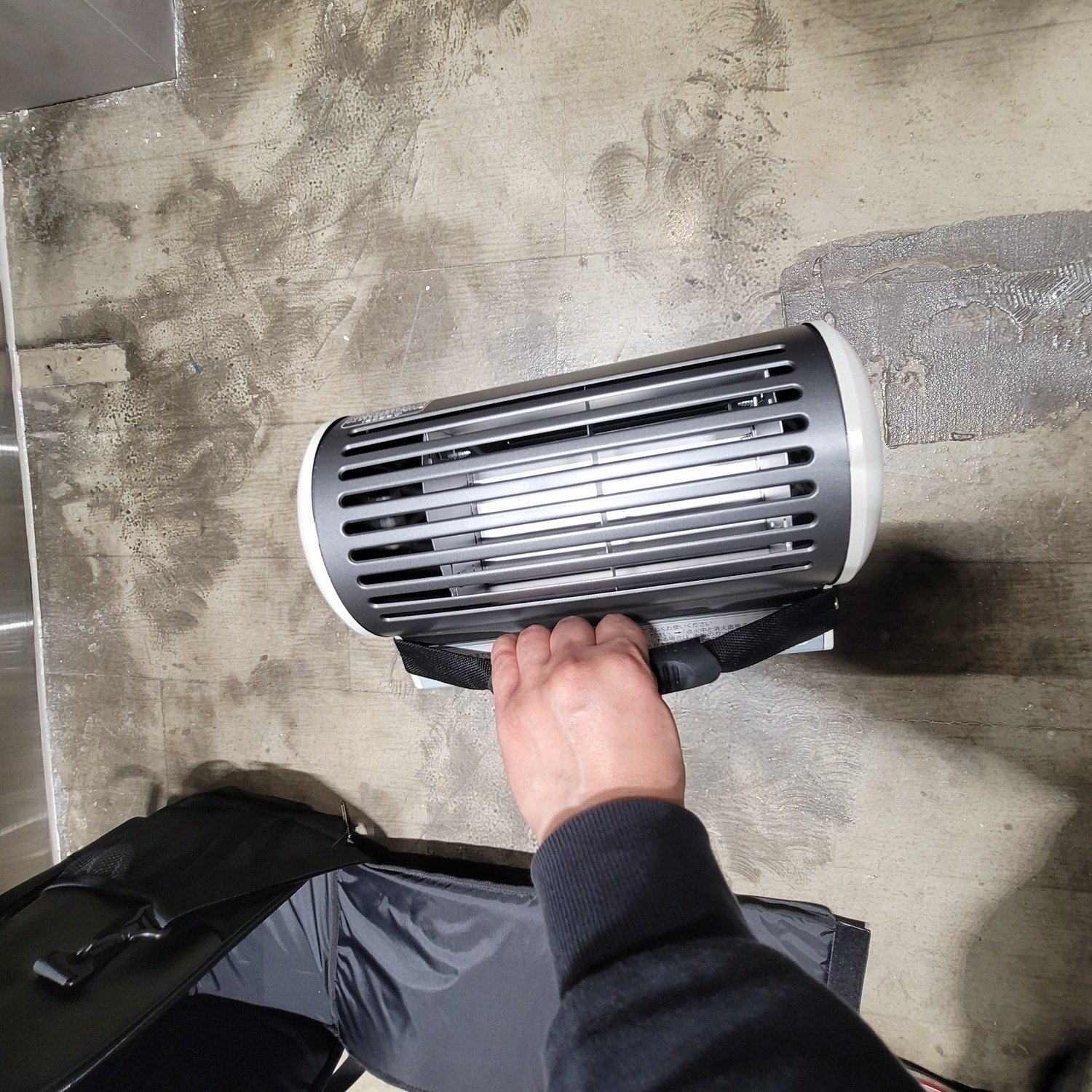 이와타니 팬히터 이동 손잡이로 겨울 난방의 편리함과 안전성을 더하다