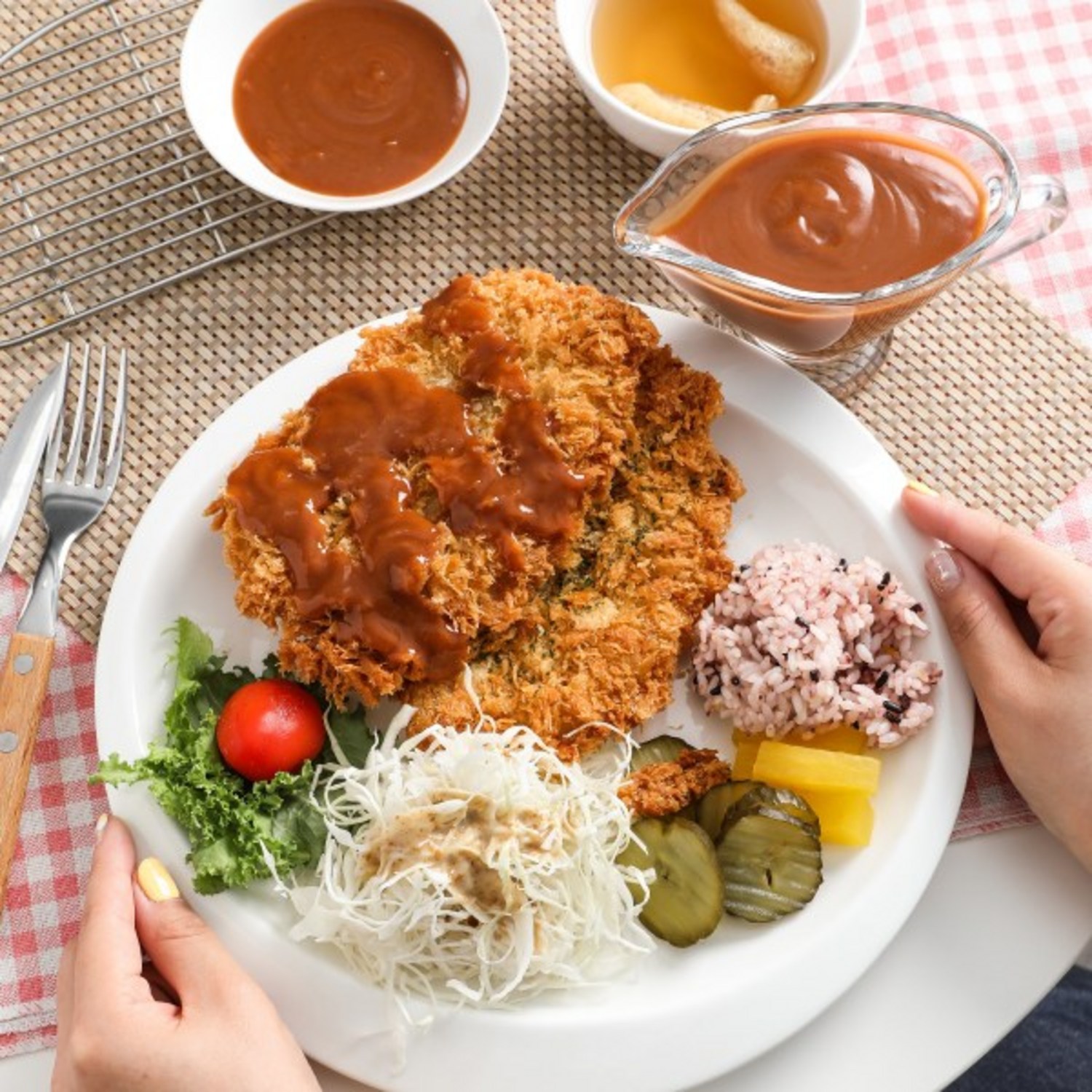 부드럽고 깊은 맛의 경양식돈까스소스