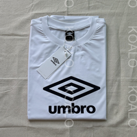 [국내백화점판] UMBRO 엄브로 24년신상 에센셜 스판 빅로고 반팔 티셔츠 (화이트)