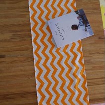 오렌지 지그재그 테이블러너