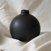 포홈 블랙 앤 화이트 타원 화병