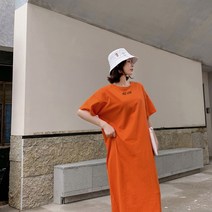 유니제이 헬리 러브 영문 프린팅 반팔 롱 원피스