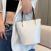 카그 스퀘어 타입 토트백