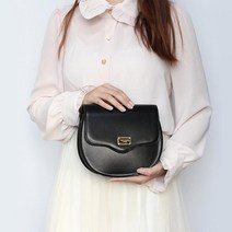 반달모양 골드색 엠블럼 곡선 여성 미니백 해외여행