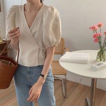 허니시스터 22AP25 2053 플라워 엠보싱 블라우스
