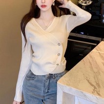 사선 슬림 브이넥 부드러운 가을 티 랩 골지 니트 짧은기장 청바지코디