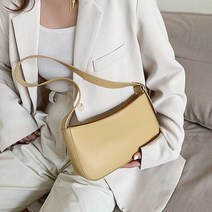 여성 미니백 20대 30대 나들이 패션 봄가방 스타일