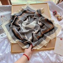 스타일링 스카프 간절기 봄스카프 개성있는 70x70 cm 봄 가을 레이디 실크 디자이너 스타일 Headscarf 여성 패션 광장 목도리 랩 Houndstooth 풀라