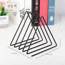 Stevevivian INS Nordic Wind Iron Art Golden Triangle 창조적 인 사무실 창조적 인 사무실 데스크탑 잡지 저장 선반 금속 책 보고서, 삼각형 데스크탑 작은 책장 -블랙
