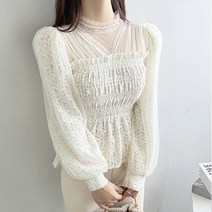 [랜덤플레이] 퍼프 소매 펀칭 레이스 프릴 블라우스