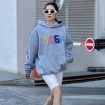 컬러 알파벳 그레이 후드 여성 티셔츠 가을 캐주얼 코디 추천 패션 룩북 시밀러룩 우정 여행 신혼여행