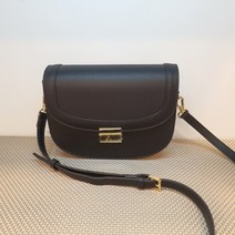 니콜밀러 데일리로 무난하게 메고 다니시기 좋은 여성 하프문 크로스백 N211XX4355BK[동아수성점]