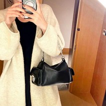 돌출포켓 굵은 체인손잡이 여자 크로스백 젊은엄마 젊은층 미팅