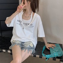 미국 디자인 감각 투피스 여성 여름 2022 새로운 순수 바람 느슨한 짧은 소매 티셔츠 교수형 넥 스트랩 세트, 흰색 
