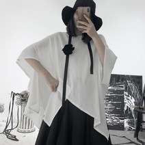 여성용 짧은 소매 티셔츠 큰 사이즈 캐쥬얼 여름 새로운 패션 트렌드 불규칙한 밑단 솔리드 컬러 단순한 큰 여성용 캐쥬얼 티셔츠 다용도 루즈한 솔리드 컬러 단순한 캐쥬얼 티셔츠