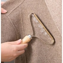 우든 핸들 보풀 제거기 후리스 니트 코트 검은옷 먼지털이
