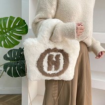 페이크 퍼 H로고 토트 크로스 백 겨울 털 가방 미니멀 데일리 예쁜 10대 여학생 핫템 로맨틱 숄더 여성 귀여운 크로스 여자 데이지 베이직 패션 캐주얼 미니 여성용 가벼운 편한