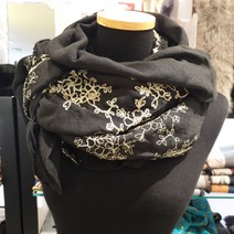 [알다 nc부산대점] 판매율 1위!!! 선물용으로 너무 좋은~~ 아놀드파마 밝고 화사한 예쁜 블랙펄 자수스카프