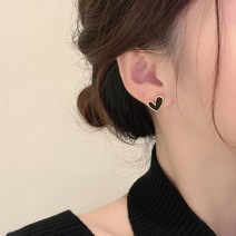 MOA 하트 귀걸이 기품있는 여성 디자인 감각 유니크한 이어링 데일리 심플 블랙 이어링 귀걸이