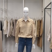 나이스클랍 소매 셔링 포인트 블라우스 A223PWB813