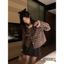 엑셀 WS 트위드 자켓 빈티지 레이스에 체크무늬 블레이저를 입은 여성이죠