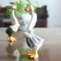 사용자 정의 2021 새로운 창조적 인 만화 부모-자식 오리 장식 수지 동물 조각 공예품을 그린, 아기 오리 소녀