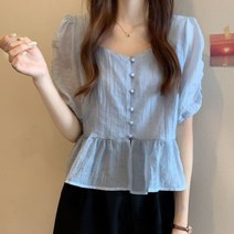 [랜덤플레이] 다이아넥 콩단추 어깨 퍼프 프릴 블라우스