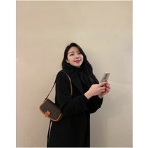 23SS [성해은착용][로젤라칠링] 브라운 패턴 가죽 숄더백 S JABA3E306W2