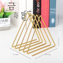 Stevevivian INS Nordic Wind Iron Art Golden Triangle 창조적 인 사무실 창조적 인 사무실 데스크탑 잡지 저장 선반 금속 책 보고서, 삼각형 데스크탑 작은 책장 골든 색상