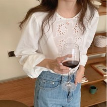 여성 아일렛 블라우스 밀키라운드