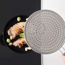 깔끔대장 후라이팬 커버 기름튐방지 실리콘 후라이팬 냄비뚜껑 덮개 만능 팬 커버 2사이즈 28cm 30cm, 1개