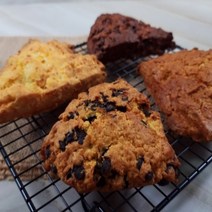 [주문 후 생산] 건강하고 맛있는 수제 삼각 스콘 9종 (초코칩 / 모카레이즌 / 다크초코 / 오레오 / 베리 / 갈릭 / 흑임자색고구마 / 콘치즈) 건강간식 아이간식 스콘생지, 콘치즈 삼각스콘, 120g