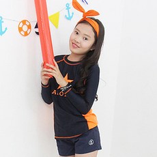 여자아이래쉬가드