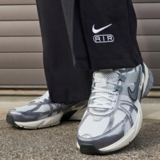  나이키 V2K런 여성 운동화 스니커즈 메탈릭 그레이 