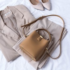 프라다손뜨개가방