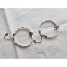 박지현 팔찌 돌고래 펜던트 엔돌핀 굿즈