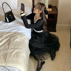 핫핑 브로디 브이넥 배색 니트 튤 롱원피스