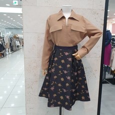 [더아이잗컬렉션(THEIZZATCOLLECTION)] 실크 혼방 메탈사 자카드 스커트(CJ