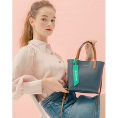 [갤러리아] 질스튜어트뉴욕[20FW]네이비 참장식 소가죽 토트백 JABA0F824N2