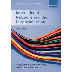 International Relations and the European Union (New European Union Series) [Paperback]