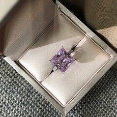 핑크모이사나이트