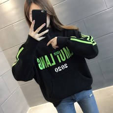f12d80b028b7d235264445d54a82368cf48faed80dfdff8b85d0d4cd1ea8.jpg