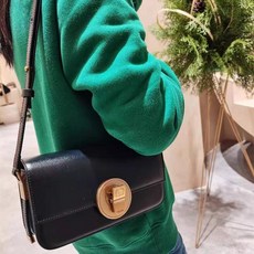 코스퀼티드미니백