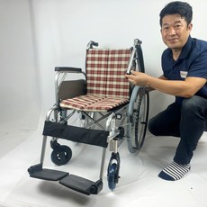 (ISO 9001 국제 품질인증) 미키코리아 수동 휠체어 구입 고급형 경량 발판탈 부착 장애인 보장구 휴대용휠체어 지원 의료기상사 의료기기 노인 장기요양 복지용구, 고급형 미라지7(22D)-B 15.5kg, 1개