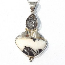 금침수정목걸이