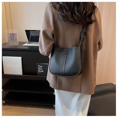 체르페 여성 데일리 가죽 호보백 크로스백 + 파우치